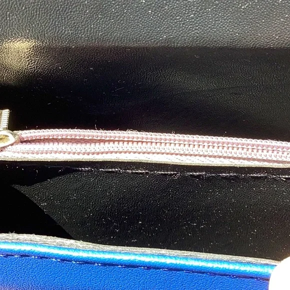 Unbranded Blue Bag With Heart Shaped Decorative Heart Shaped Snap. - Picture 8 of 10